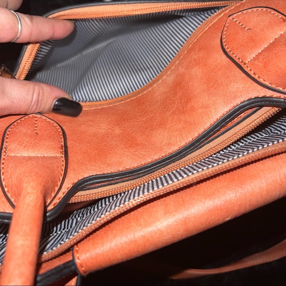 SOLD❤️Faux Leather Hand bag - Picture 6 of 7